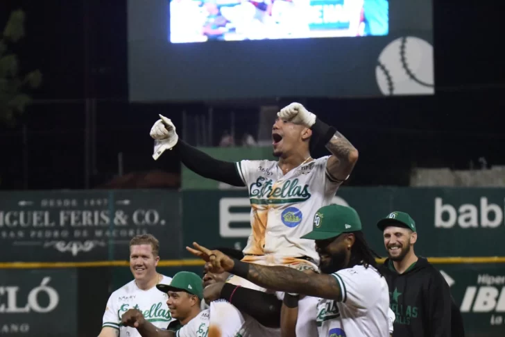 Las Estrellas suben al tercer lugar tras ganarle dos juego al Licey