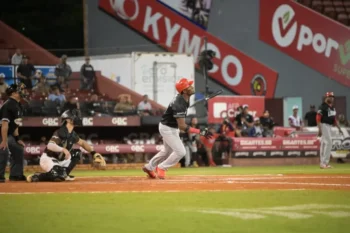 Leones suben al cuarto tras vencer a los Gigantes