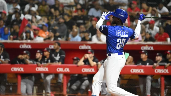 Jonrón de Ronny Mauricio deja al Escogido en el terreno