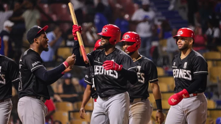 Leones propinan paliza a los Tigres del Licey