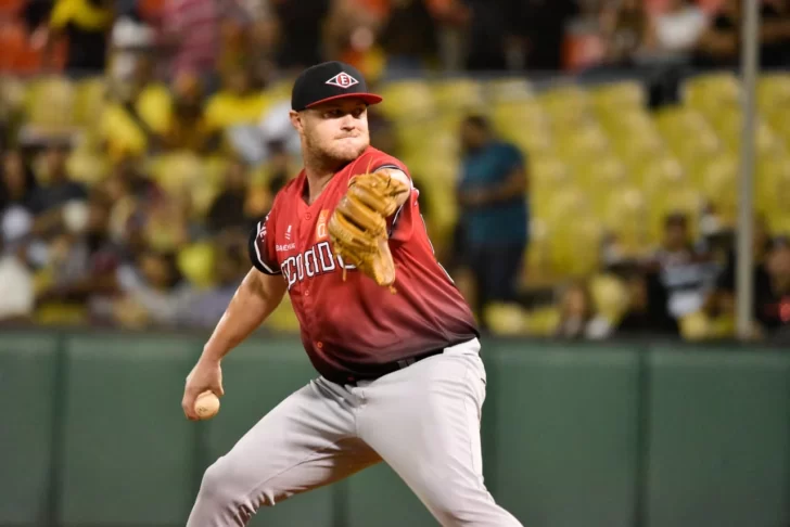 Leones blanquean a Las Águilas