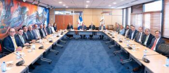 Valdez Albizu se reúne con presidentes de los bancos múltiples