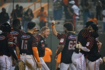 Toros ponen un pie en la semifinal al vencer al Licey