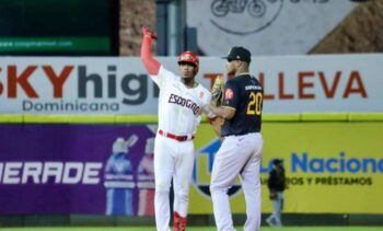 Leones propinan paliza a las Águilas en el inicio de la semifinal
