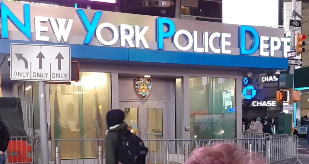 Apuñalan joven dentro de McDonald’s en Nueva York