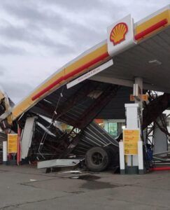 Patana destruye estación de combustibles en Santiago