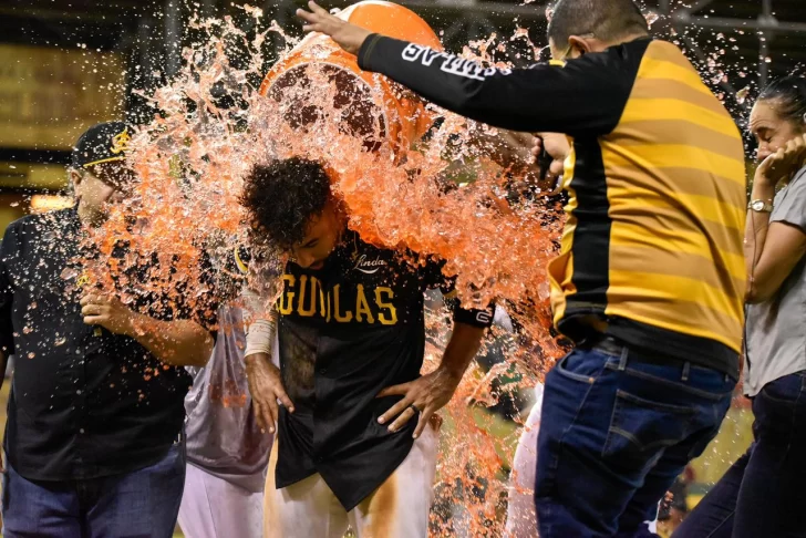 Dramática victoria mantiene a las Águilas en pelea por la clasificación