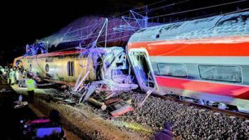 Dos muertos y varios heridos tras descarrilarse dos trenes en España