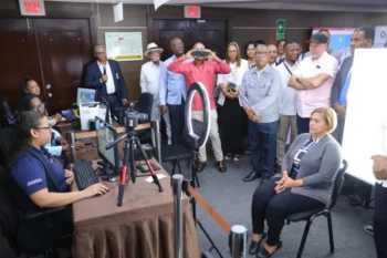 JCE presenta cambios de la nueva cédula a organizaciones políticas