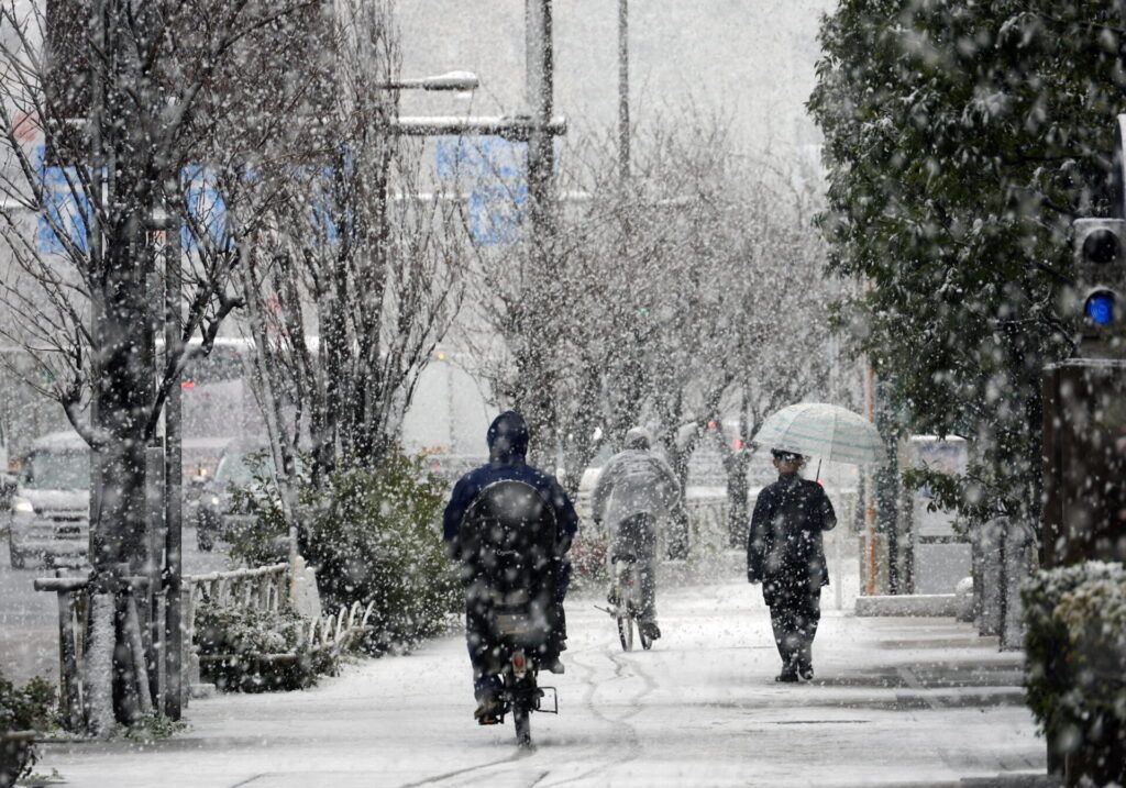 Suben a 35 los muertos por la nieve en Japón