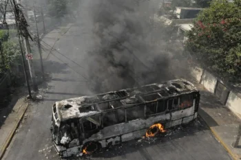 Violencia y bloqueos en varios estados de México tras la muerte de “El Mencho”