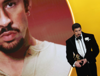 Portavoz de la Casa Blanca arremetió contra Bad Bunny por criticar al ICE