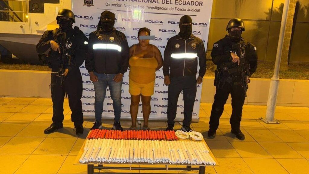 Una mujer venezolana es detenida en Ecuador con 160 explosivos de un grupo criminal