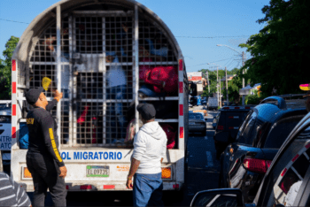 Denuncian detenciones erróneas de dominicanos en operativos migratorios