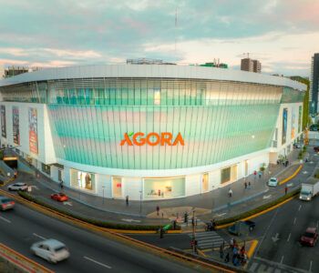 Al menos cinco personas se han lanzado desde Ágora Mall