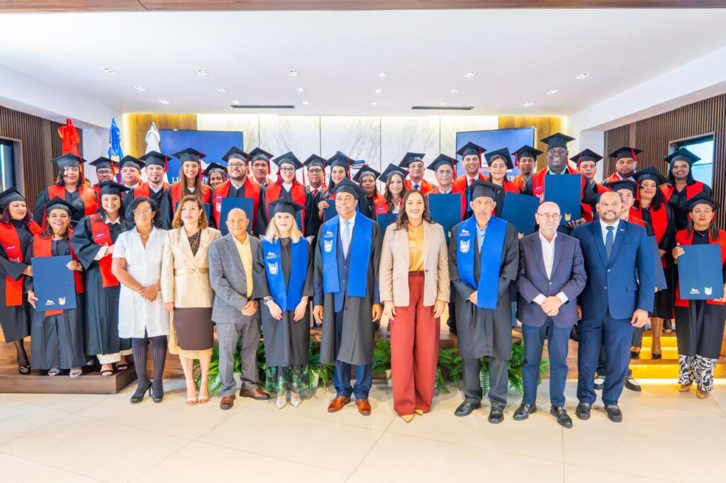 Liga Municipal Dominicana gradúa profesionales en el primer máster de Municipalismo y Desarrollo Económico Local