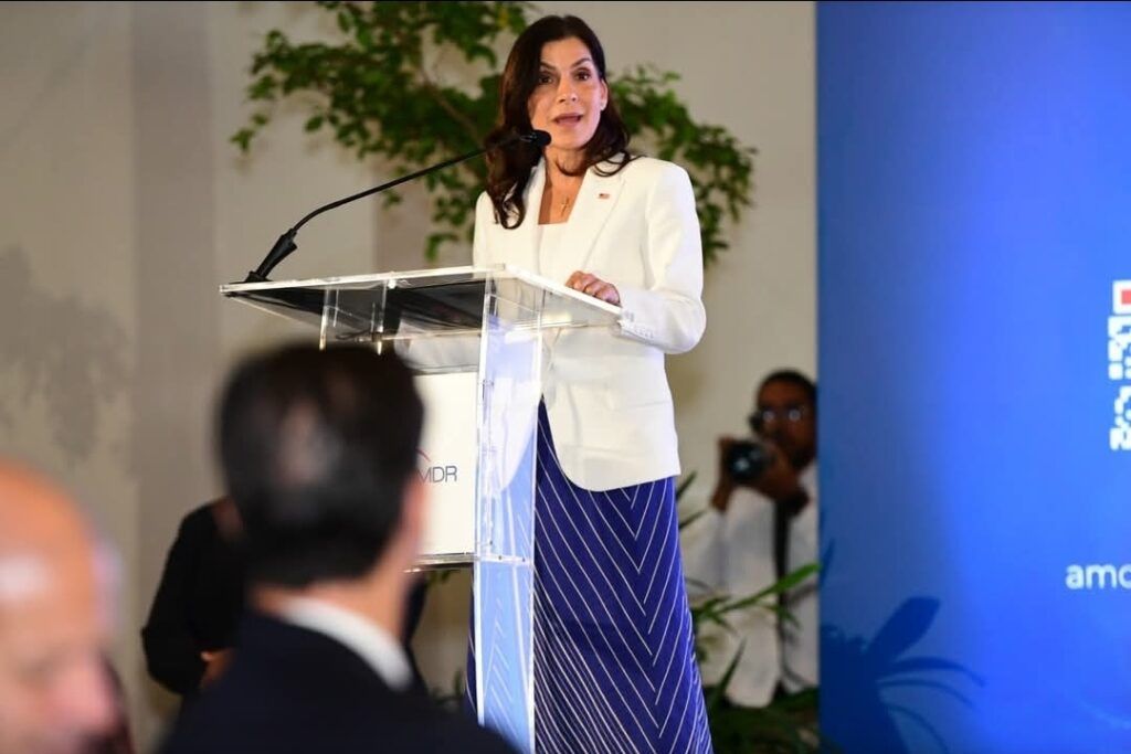 Embajadora de EE.UU. cierra oficina de la DEA en Santo Domingo