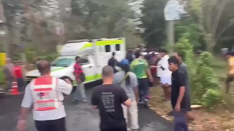 Un hombre irrumpe a tiros en escuela y mantiene como rehenes a estudiantes en Tailandia