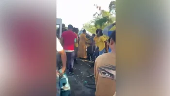 Varios estudiantes heridos tras accidente entre autobús y guagua escolar en Yamasá