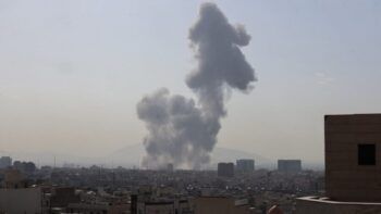 EE.UU. amenaza con destruir la Armada de Irán y su producción de misiles