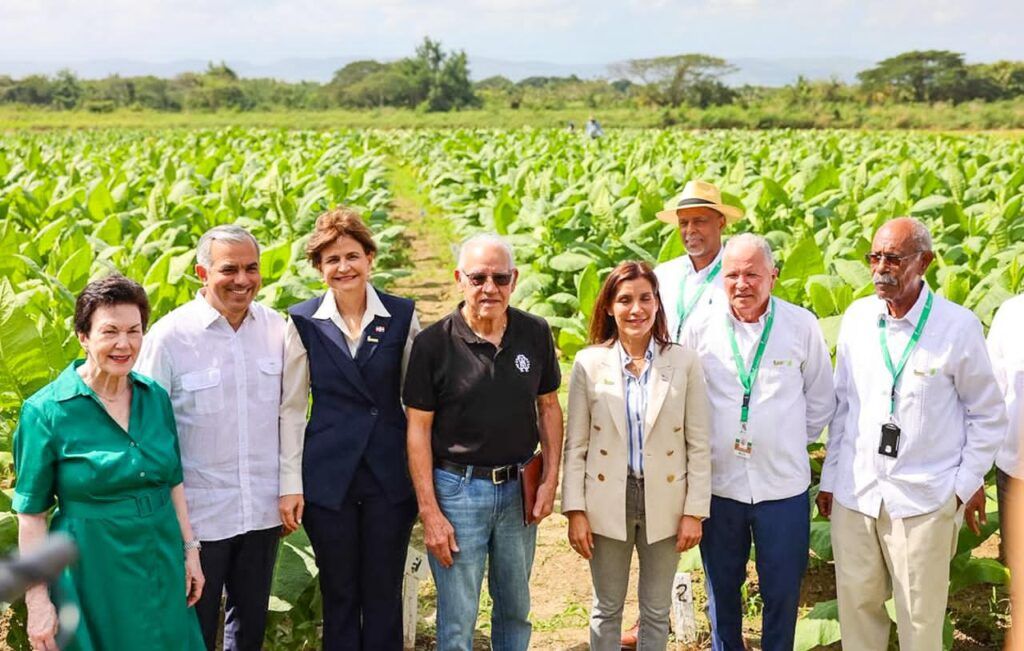 Vicepresidenta resalta aporte anual de US$1,356 millones de la industria tabacalera