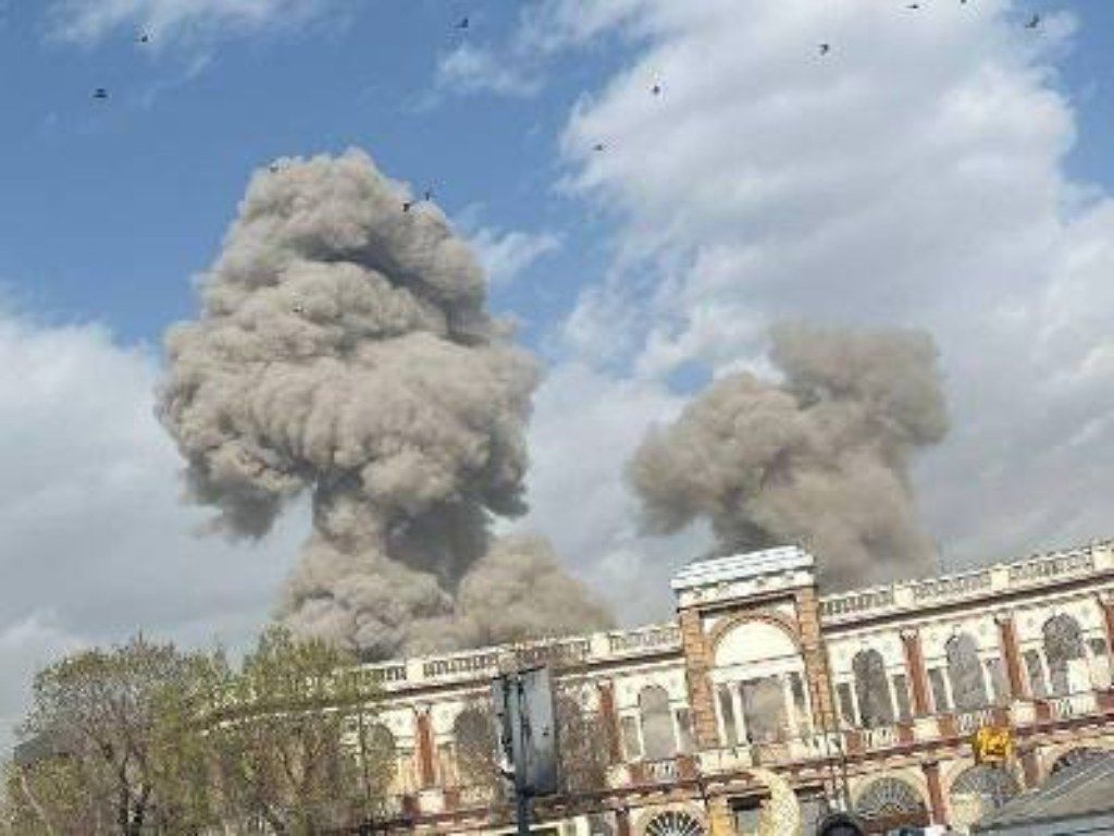 Israel bombardea la oficina presidencial y un complejo gubernamental en Teherán