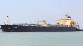 Petrolero con destino India logra cruzar el estrecho de Ormuz en plena escalada