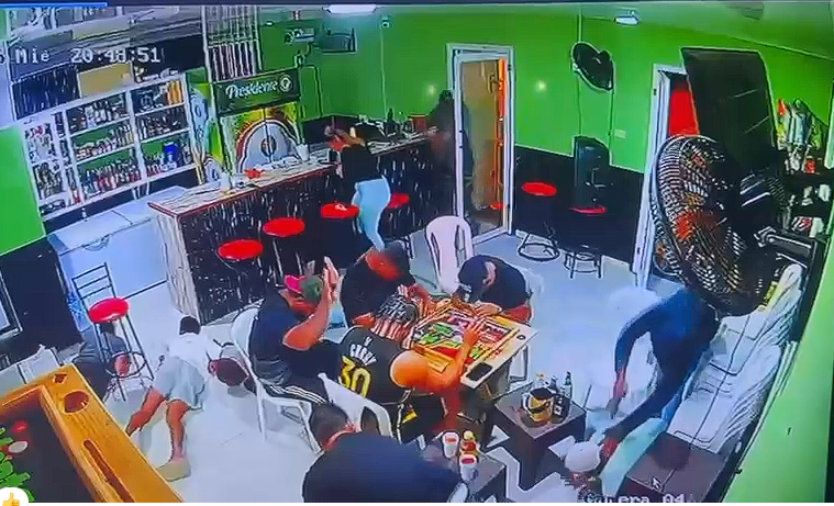 Atracan fanáticos mientras veían juego RD vs Venezuela en Navarrete