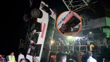 Al menos 18 muertos tras autobús caer al río en Bangladesh