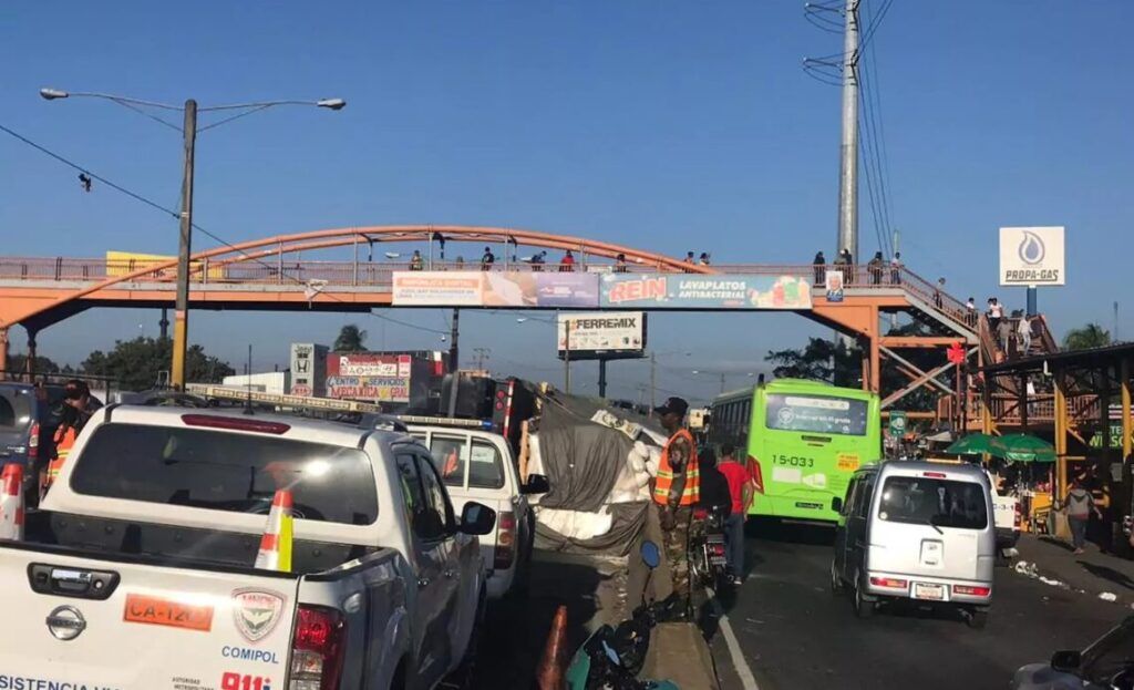 Anuncian desvío por retiro del viejo puente peatonal en el Kilómetro 9