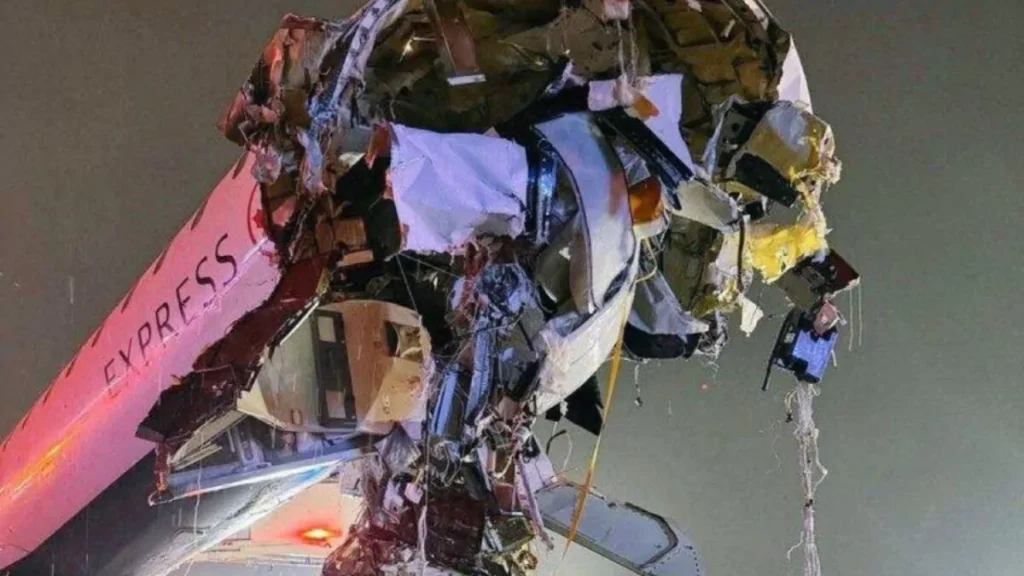 Dos muertos tras choque de avión con un camión de bomberos en Nueva York