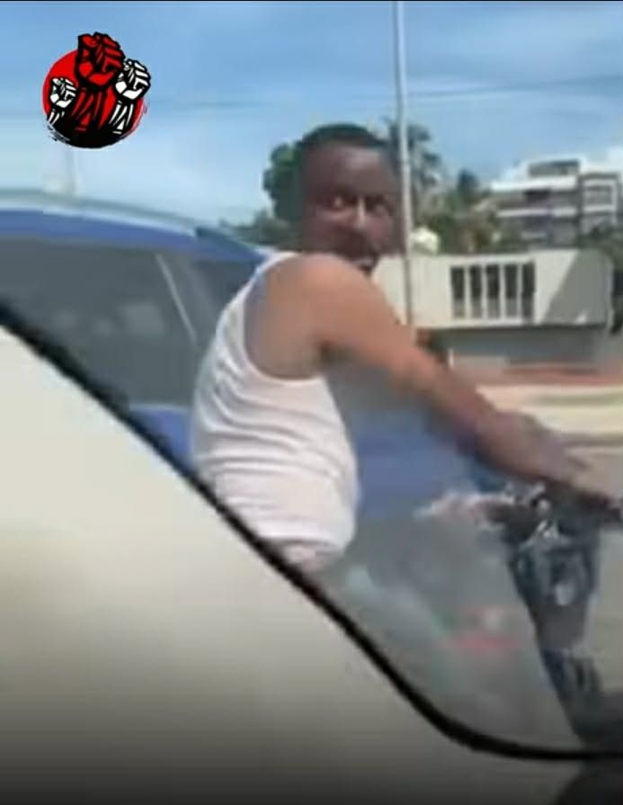 Motorista rompe cristal de yipeta 