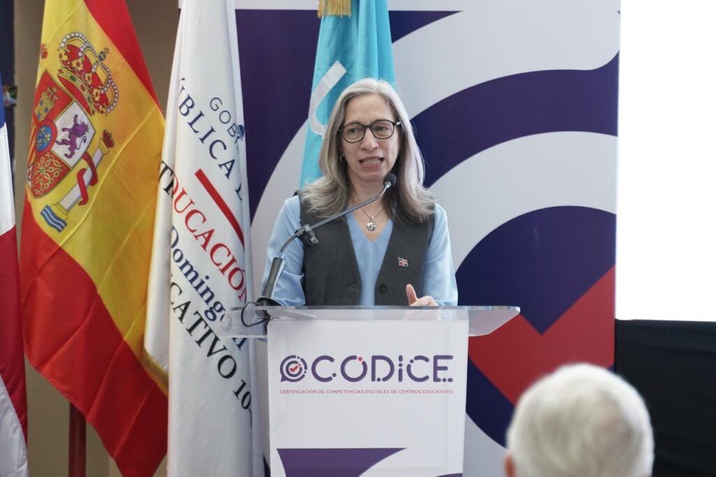 República Dominicana alcanza un nuevo hito en educación digital con sus primeros centros certificados en Nivel Plata