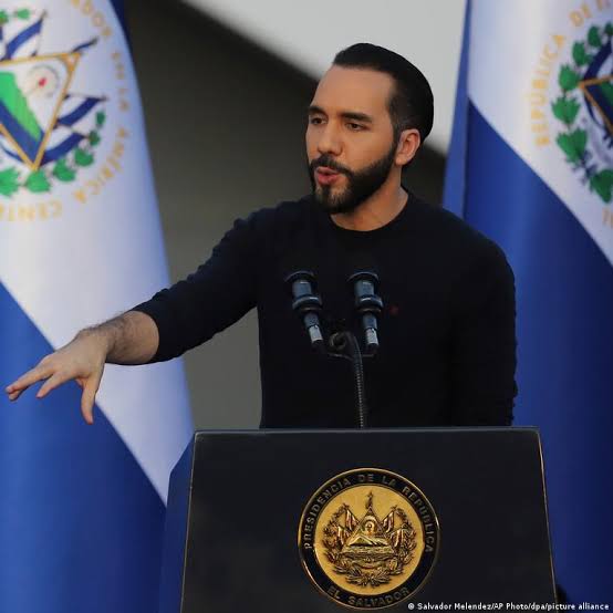 Presidente salvadoreño Bukele inscribe precandidatura para tercer mandato, según partido