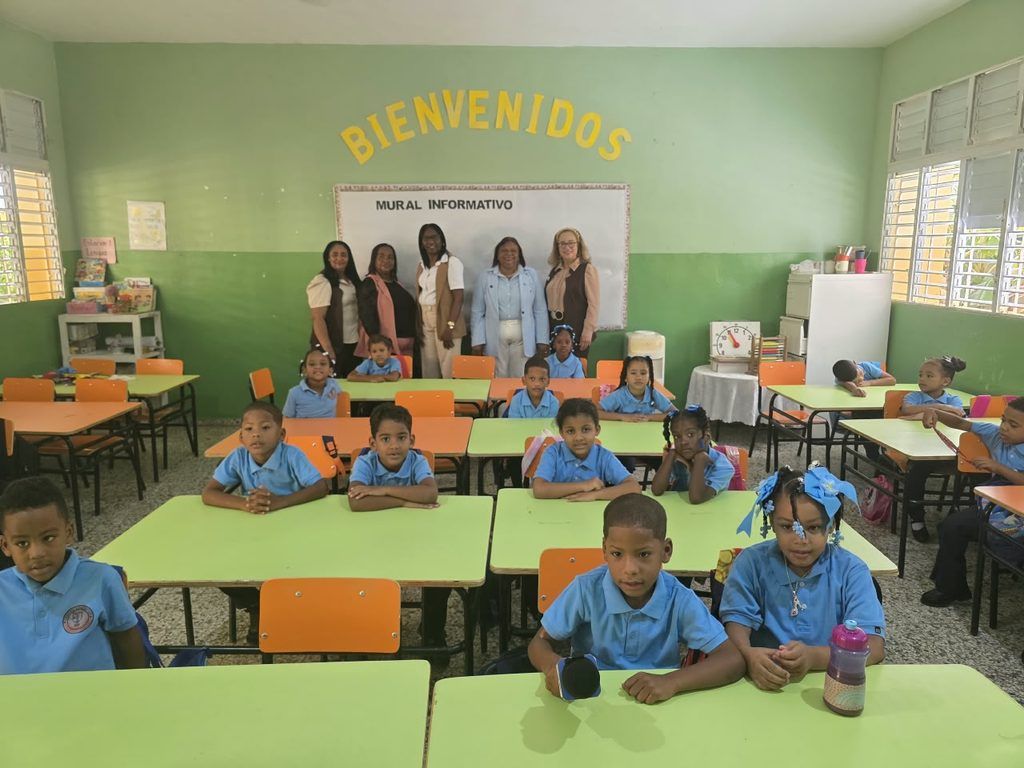 Año escolar inicia con asistencia significativa en Dajabón pese a retraso en entrega de útiles